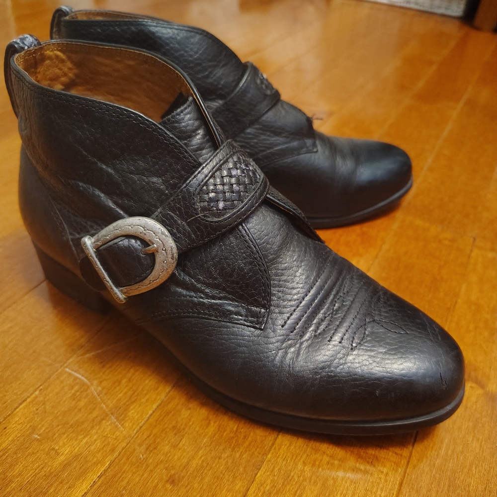Y2K Ariat Women's Black Leather Buckle Booties - Size 7.5